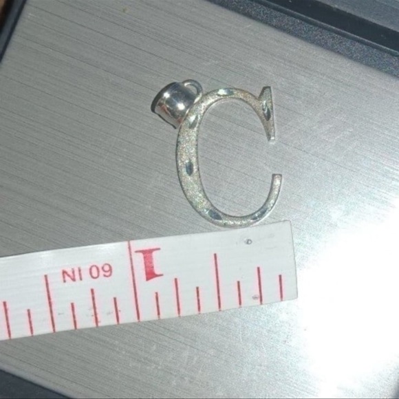 14k white gold letter C pendant - Picture 6 of 6